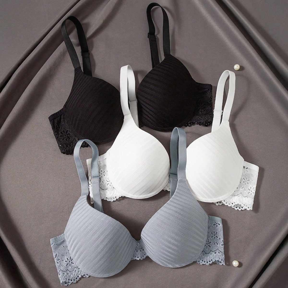 Conjunto de lencería de 3 piezas para mujer con sujetador de unicolor y encaje de contraste
