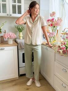 Snug Reverie Conjunto de pijama/ropa de estar en casa con top de manga corta abotonado y pantalones, con ribete acanalado para mujer - Verde - Ver 1