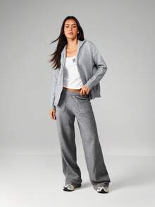 MISSGUIDED Cozy Knit Zip Up Cardigan With Ribbed Details For Casual Winter Comfort