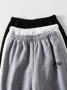 SHEIN Explorewe 儿童三件套男童服装，时尚休闲美式字母印花圆领卫衣搭配宽松抽绳腰运动裤，百搭款式，适合圣诞节、万圣节、秋冬季穿着。 - 彩色 - 查看 5