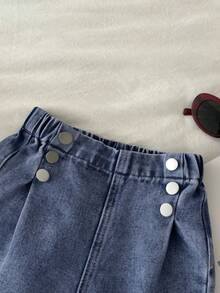 SHEIN بنطلون جينز للفتاة الصغيرة، متعدد الاستخدامات للحياة اليومية، بتفاصيل أزرار أمامية، خصر مطاطي، حافة خام، ساق واسعة - أزرق متوسط - مشاهدة 3