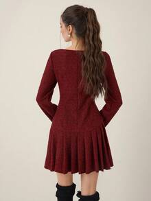 Opuloom Robe courte élégante et polyvalente de style français chic pour femmes, en tissu brillant de haute qualité, col rond, épaules tombantes, manches longues, taille cintrée, plissée en A, adaptée à l'automne/hiver