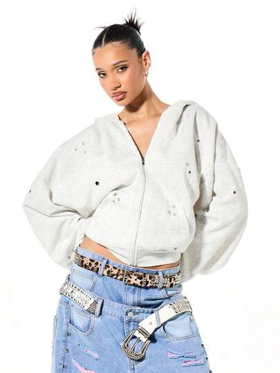 SUMWON WOMEN 宽松廓形拉链铆钉连帽衫，配金属孔眼，打造休闲冬季街头风。