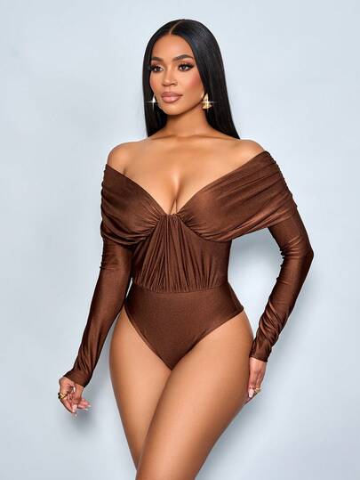 SOLERSUN Body elegante de mujer con hombros descubiertos, plisado y retorcido en color café, para otoño/invierno