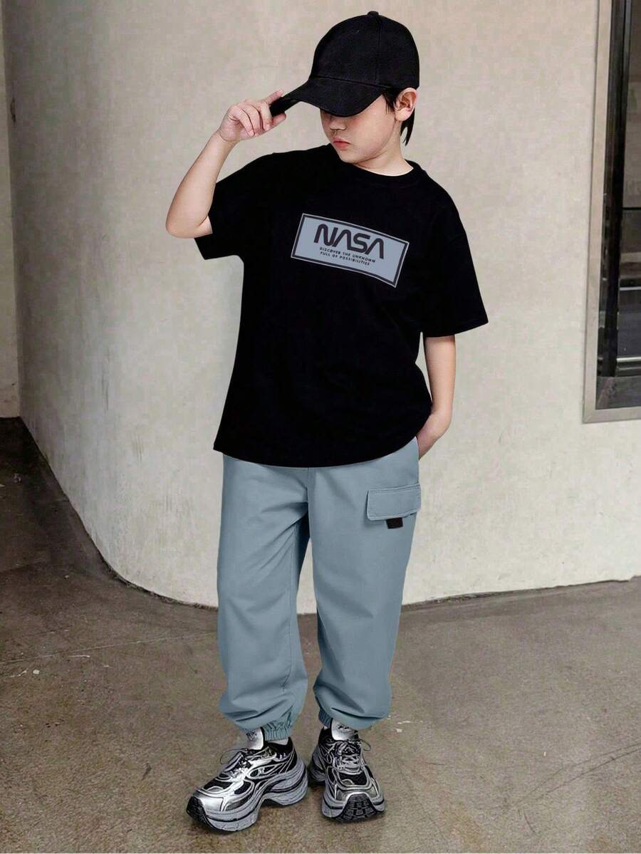 SHEIN 2pcs/Set Tween Boys' Print Black Short Sleeve T-Shirt And Beige Cargo Pants Casual Outfit, Spring/Summer - Light Wash - View 1