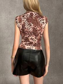 Ardnt Sexy Punk Party Stil asymmetrischer Kragen Leoparden Muster Crop Top, Metall Schnallen Dekor, modische bauchfreie Bluse für Frauen, Herbst