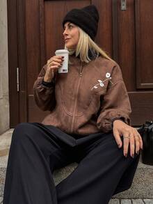 Vivie Lora Jaket Pendek Suede Wanita Ukuran Reguler - Coklat - View 4