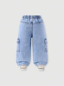 SHEIN ChillGRL 女婴宽松直筒牛仔裤，浅蓝色水洗，饰以紫色和白色花卉印花，带实用口袋，花卉装饰，舒适时尚 - 淺色水洗藍 - 查看 2