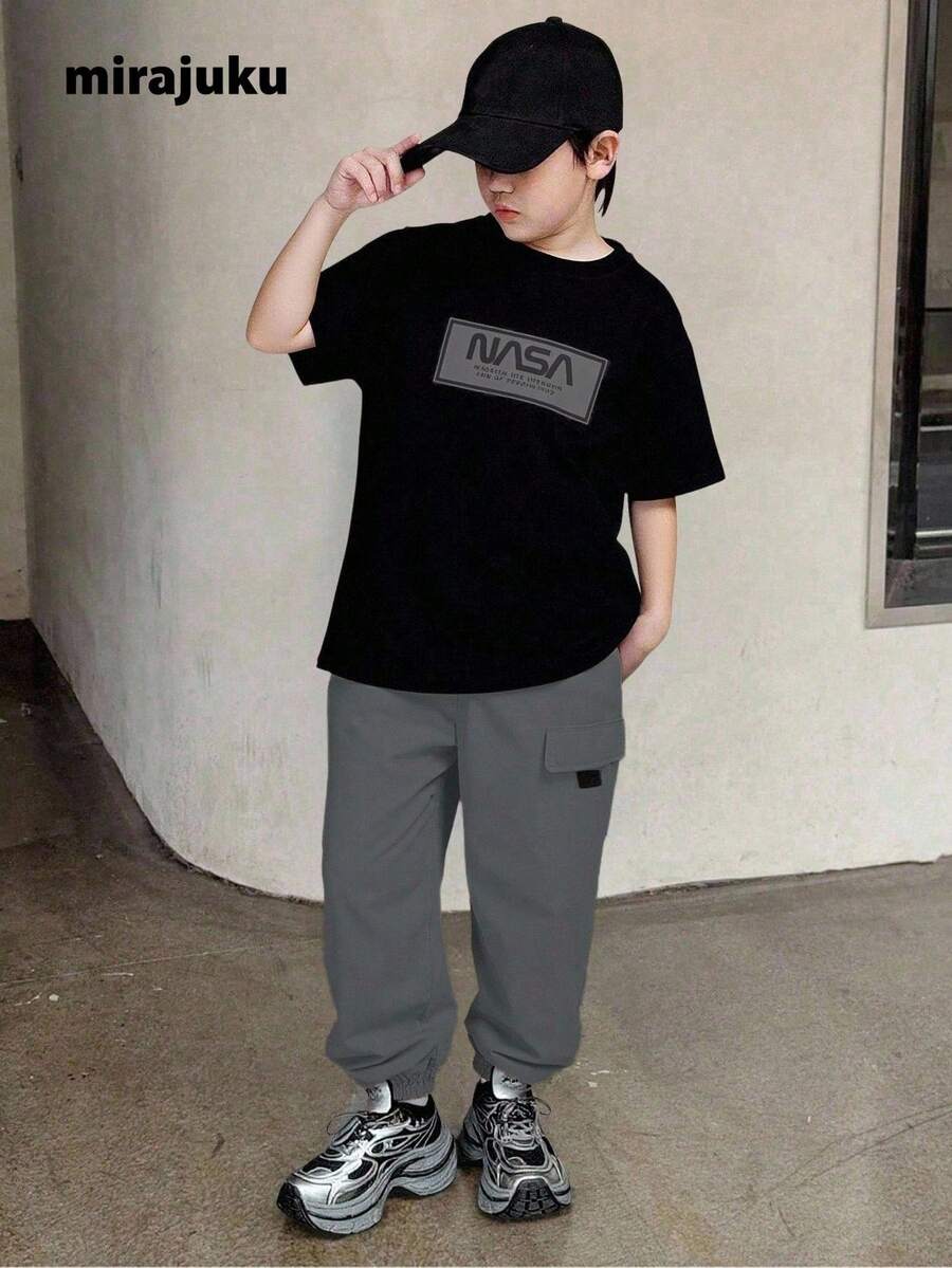 SHEIN 2pcs Tween Boys' Print Black Short Sleeve T-Shirt + Khaki Cargo Pants Casual Suit, Spring/Summer