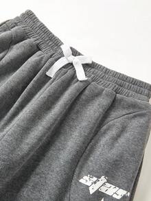 SHEIN Quần dài thể thao dáng suông rộng rãi, thoải mái, đa năng, in họa tiết cho bé trai tuổi teen - Xám - Xem 4