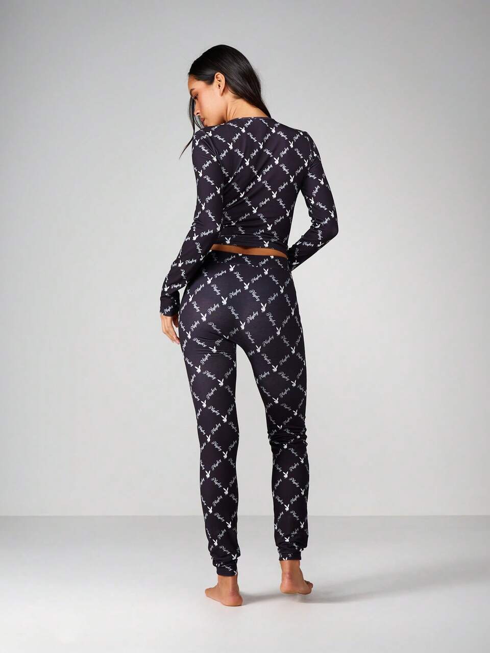 Missguided x Playboy Conjunto de Pijama Estampado de Manga Longa e Calça Jogger para Mulheres, Ajuste Relaxado, Roupa de Dormir