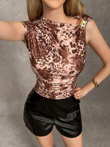 Ardnt Sexy Punk Party Stil asymmetrischer Kragen Leoparden Muster Crop Top, Metall Schnallen Dekor, modische bauchfreie Bluse für Frauen, Herbst