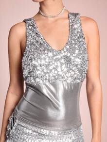 ROMWE EDITION 闪亮亮片拼接连帽露背链条装饰女式背心，适合音乐节派对 - 銀色 - 查看 3