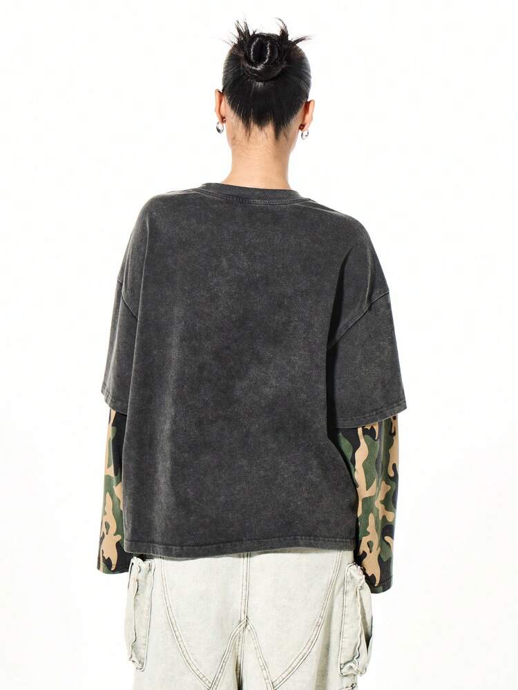 SUMWON Oversized Faux-Layer T-Shirt mit Camouflage-Langarmprint, Sternengrafik, Vintage-Waschung, Streetwear-Oberteil