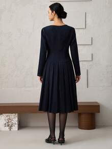 Heiryn New Elegant Cinched Waist Pleated Asymmetric Button Denim Effect Print Dress - Navy Blue - View 4