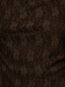 Nöista 这款秋季上衣以新款中式旗袍为灵感，打造清新甜美的造型，修身剪裁更添优雅气质。立领饰以纽扣，彰显传统韵味。不对称的镂空设计，更添个性魅力，勾勒出柔美线条。下摆自然收窄，微微卷曲，轻盈飘逸。整体造型中性时尚，尽显个性风采。 - 巧克力棕 - 查看 7