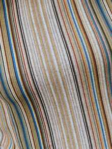 Nöista 优雅条纹针织套装，包含长袖上衣和配套迷你裙。修身剪裁和柔软弹力面料打造出别致时尚的造型，是派对或优雅聚会的理想之选。 - 粉色 - 查看 6