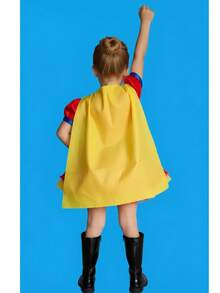 Disfraz de superhéroe para niña, ideal para fiestas, disfraces escolares, presentaciones y Carnaval. Incluye vestido rojo con falda de tul, detalles en amarillo y azul, cinturón azul, símbolo de corazón en el pecho y capa amarilla. Prenda cómoda, colorida y llamativa, perfecta para que las pequeñas vivan grandes aventuras, se diviertan y se sientan poderosas en cualquier ocasión especial. - Rojo - Ver 2