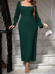 SHEIN Clasi Vestido elegante plus size feminino com decote quadrado, fenda na barra e mangas compridas, com detalhes em strass. - Verde escuro - Ver 5
