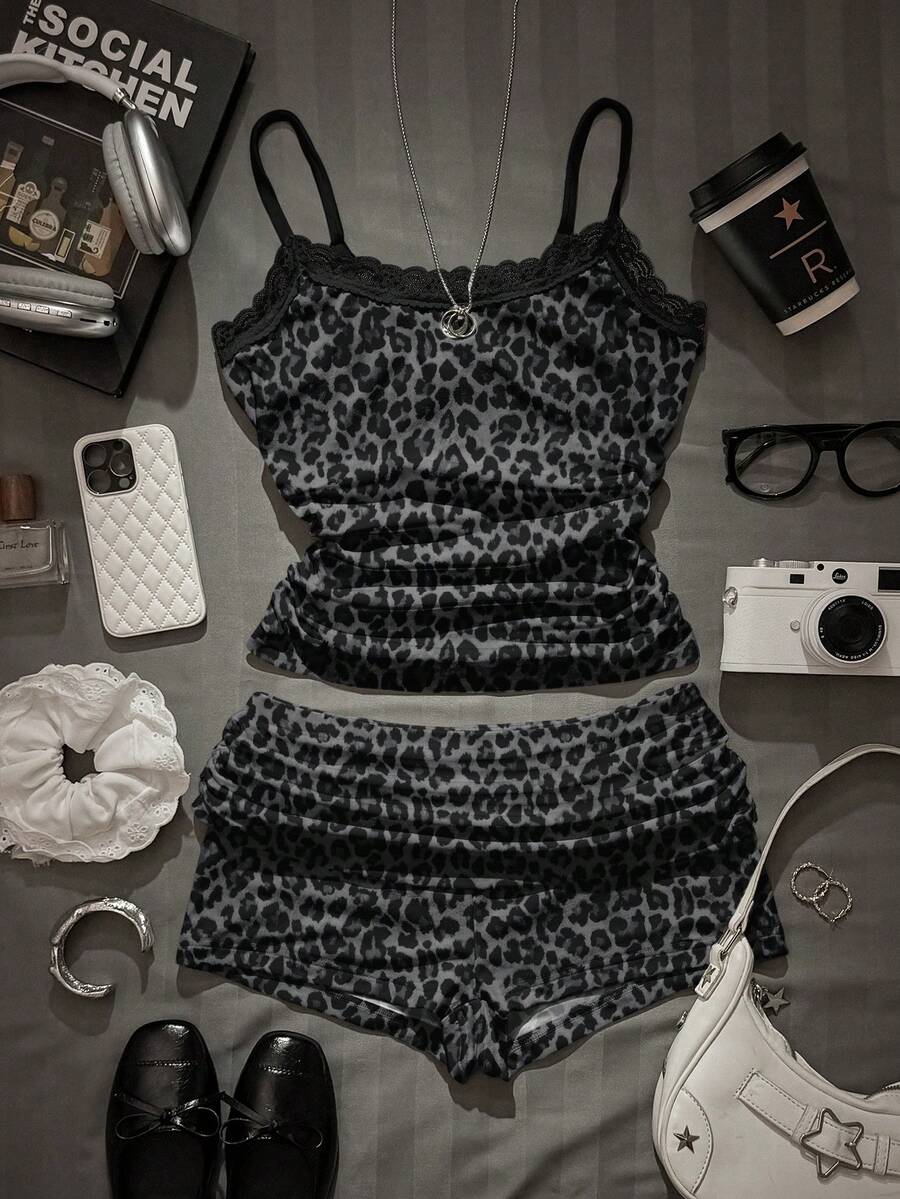 Attitoon Bộ áo hai dây phối ren cổ điển đơn giản và quần short ôm sát cạp trễ dành cho nữ, phù hợp với phong cách Y2K, cổ điển, họa tiết da báo - Nhiều màu - Xem 1