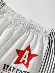 SHEIN Calça de moletom de malha reta e solta, casual para o dia a dia, confortável, estampada, para meninos pré-adolescentes - Cinza claro - Ver 3
