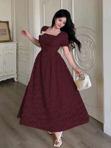 Modelyn Vestido largo de mujer con cuello cuadrado, cintura calada y bajo acampanado con decoración floral 3D