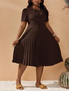 Slaydiva Đầm ngắn tay phồng xếp ly màu trơn dành cho nữ cỡ lớn, đầm màu nâu cỡ lớn, đầm thường ngày cho người có đường cong cơ thể, đầm xếp ly cỡ lớn, đầm màu nâu cà phê, đầm xếp ly cỡ lớn. - màu nâu - Xem 5