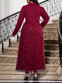 SHEIN Lady 大码优雅3D花卉网眼拼布连衣裙 - 酒紅色 - 查看 2