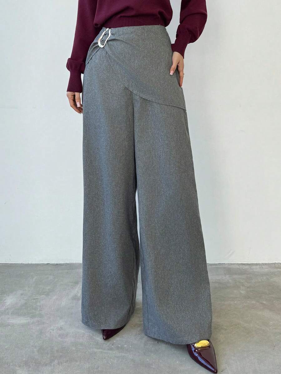 Firerie Calça feminina cinza de cintura média, elegante e versátil, para uso diário, com fivela metálica. Ideal para outono/inverno, aeroporto, trabalho e ocasiões formais. - Cinza - Ver 1