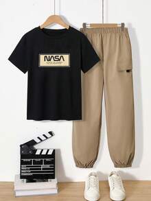 Mirajuku 2pcs Boys Print Black Short Sleeve T-Shirt And Beige Casual Cargo Pants Set, Spring/Summer