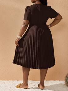 Slaydiva Đầm ngắn tay phồng xếp ly màu trơn dành cho nữ cỡ lớn, đầm màu nâu cỡ lớn, đầm thường ngày cho người có đường cong cơ thể, đầm xếp ly cỡ lớn, đầm màu nâu cà phê, đầm xếp ly cỡ lớn. - màu nâu - Xem 2