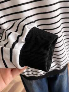 SHEIN Sweetra Young 少女休闲校园日常条纹百搭字母印花套头衫 - 黑與白 - 查看 3