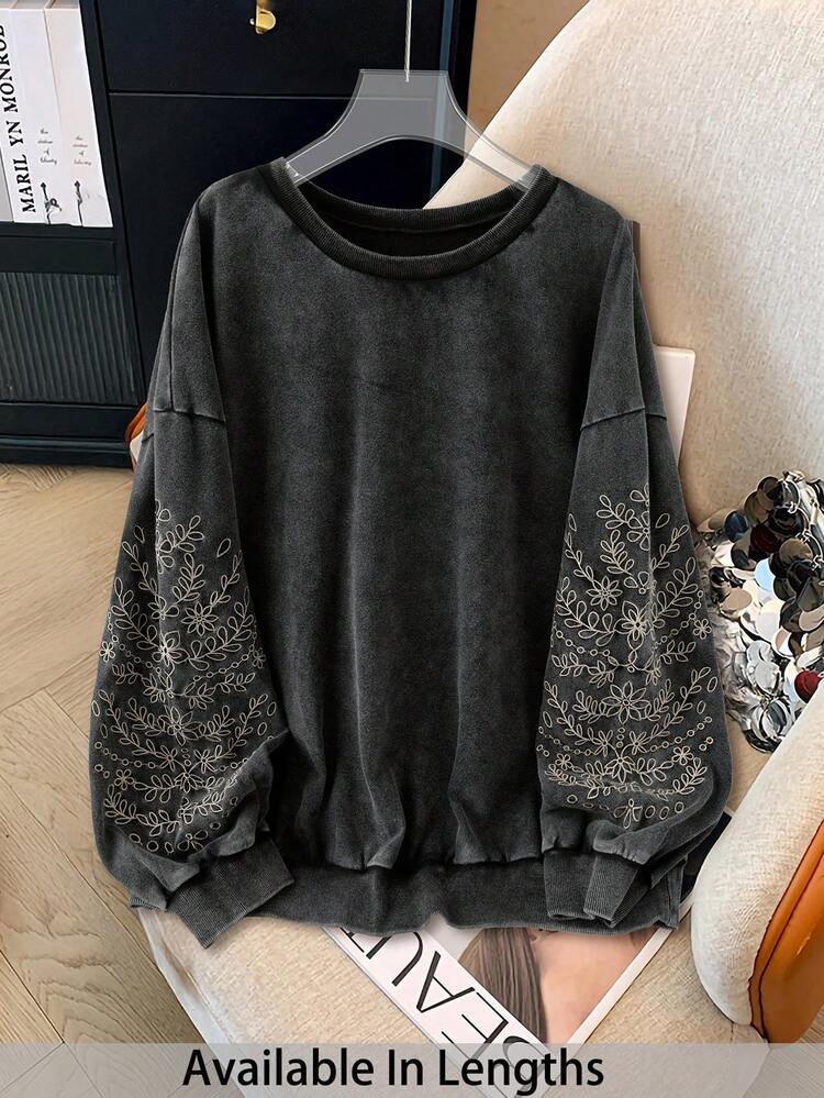 SHEIN Tall CURVE Sudadera holgada de cuello redondo con mangas largas, bordado de copos de nieve y lavado, talla grande, ropa de otoño e invierno para mujer - Negro - Añade 1