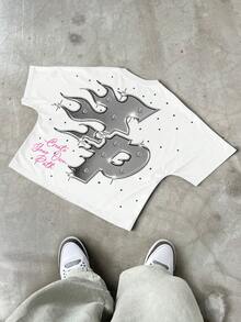 Manfinity EMRG 男士街头风格肖像图案短袖T恤。男士青春街头风格。男士圆领插肩短袖休闲T恤，创意印花，夏季男士图案衬衫。夏季服装，时尚街头风格，送给男朋友的完美礼物，Y2K风格，返校季，摇滚风格，说唱 - 彩色 - 查看 2