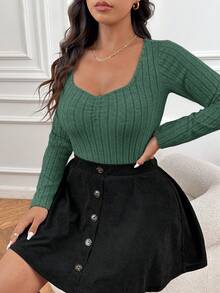 SHEIN Frenchy 大码女式纯色心形领长袖罗纹T恤和迷你裙休闲两件套 - 墨綠色 - 查看 3