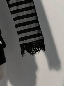 Attitoon 女式休闲复古深 V 领蕾丝边修身长袖 T 恤，适合秋冬季，黑色和灰色条纹印花，适合 Y2K、复古、垃圾摇滚 - 彩色 - 查看 4