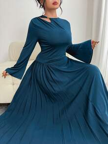 Modelyn Plus Size Women Solid Color Hollow Out Design Flare Sleeve Pleated Hem Elegant Dress - Teal Blue - View 2