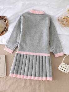 SHEIN Playful Pals 小女孩可爱小熊提花针织圆领A字连衣裙，饰有手工蝴蝶结，褶裥下摆，适合户外旅行和居家穿着。 - 灰色 - 查看 2