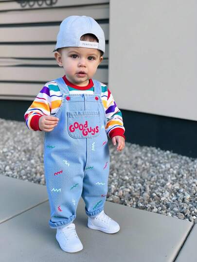 Set de 2 piezas de sudadera con capucha a rayas de contraste de color y peto con bordado de longitud ajustable y forro térmico para bebés niños, grueso y cálido para el invierno