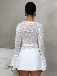 SHEIN Glamour Relinas 女士 V 领蕾丝系带长喇叭袖性感衬衫，春秋季优雅女士衬衫白色上衣，适合秋季和感恩节穿着。 - 白色 - 查看 2