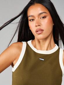 MISSGUIDED Áo tank top gân cho nữ, không tay, phối viền tương phản, thích hợp mặc nhiều lớp trong ngày. - Màu xanh lá cây đậm - Xem 4