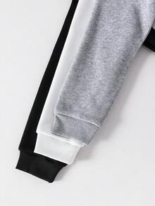 SHEIN Explorewe 儿童三件套男童服装，时尚休闲美式字母印花圆领卫衣搭配宽松抽绳腰运动裤，百搭款式，适合圣诞节、万圣节、秋冬季穿着。 - 彩色 - 查看 4