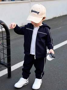 2件套幼儿男童连帽卫衣裤套装，秋冬新款，黑色连帽衫配白色撞色条纹，黑色裤子，舒适休闲日常穿着，适合家庭/兄弟姐妹穿着 - 藏蓝色 - 查看 1
