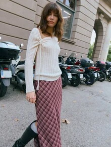 Nöista Top blanc élégant avec détail tricoté côtelé et nœud, un choix féminin pour les tenues de vacances de printemps. Vêtements pour femmes et tenues d'été/tenues de vacances de printemps. - Nude - Voir 6