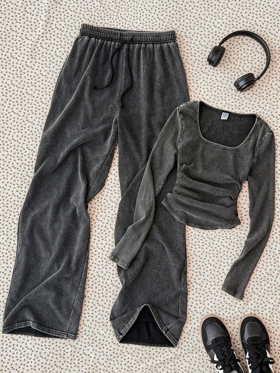 SHEIN 2pcs/Set Teen Girls' Black Snowflake Embroidered Crew Neck Long Sleeve T-Shirt And Casual Vintage Snowflake Sweatpants Set, Suitable For Autumn/Winter Layering Teen Girl Clothes Teen Girls Sets Loose Outfits For Teens Girl Black And Grey Suitable For New Year, Daily, Celebration, Autumn & Winter Outfits For Easy Comfort, Autumn & Winter Layers For Girls, Stylish Girls - Black - View 1