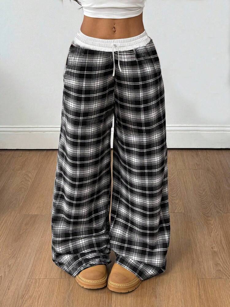 SHEIN Pantalones anchos de pierna ancha de talle bajo con parches a cuadros, estilo casual de calle básico para niñas preadolescentes, adecuados para el otoño - Blanco y Negro - Ver 3