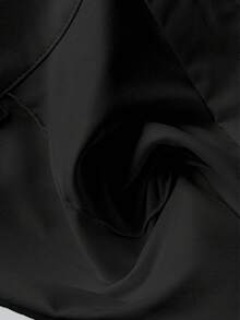 SHEIN PETITE 2025 新款上市：黑色高腰褶皱细节长裤——精湛剪裁，拉长身形，显瘦效果；轻松驾驭办公及休闲场合；亲肤柔软舒适，兼具挺括抗皱的版型；与衬衫和针织衫完美搭配。