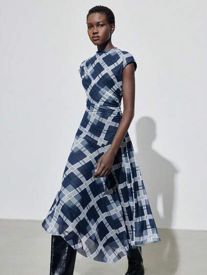 Maija 2025秋冬格子印花圆领蝙蝠袖长款连衣裙，现代优雅都市浪漫高贵简约复古风，适合婚礼宾客、生日、万圣节、商务休闲、约会、派对、新年、圣诞节等场合。优雅派对连衣裙，冬季女士连衣裙，圣诞女装，格子连衣裙，蓝色格子连衣裙，弹力连衣裙，时尚服装系列，新年连衣裙，女士格子中长连衣裙