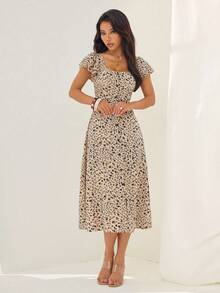 SHEIN PETITE 女式碎花方领荷叶边袖开衩下摆长裙，度假风格 - 卡其色 - 查看 3