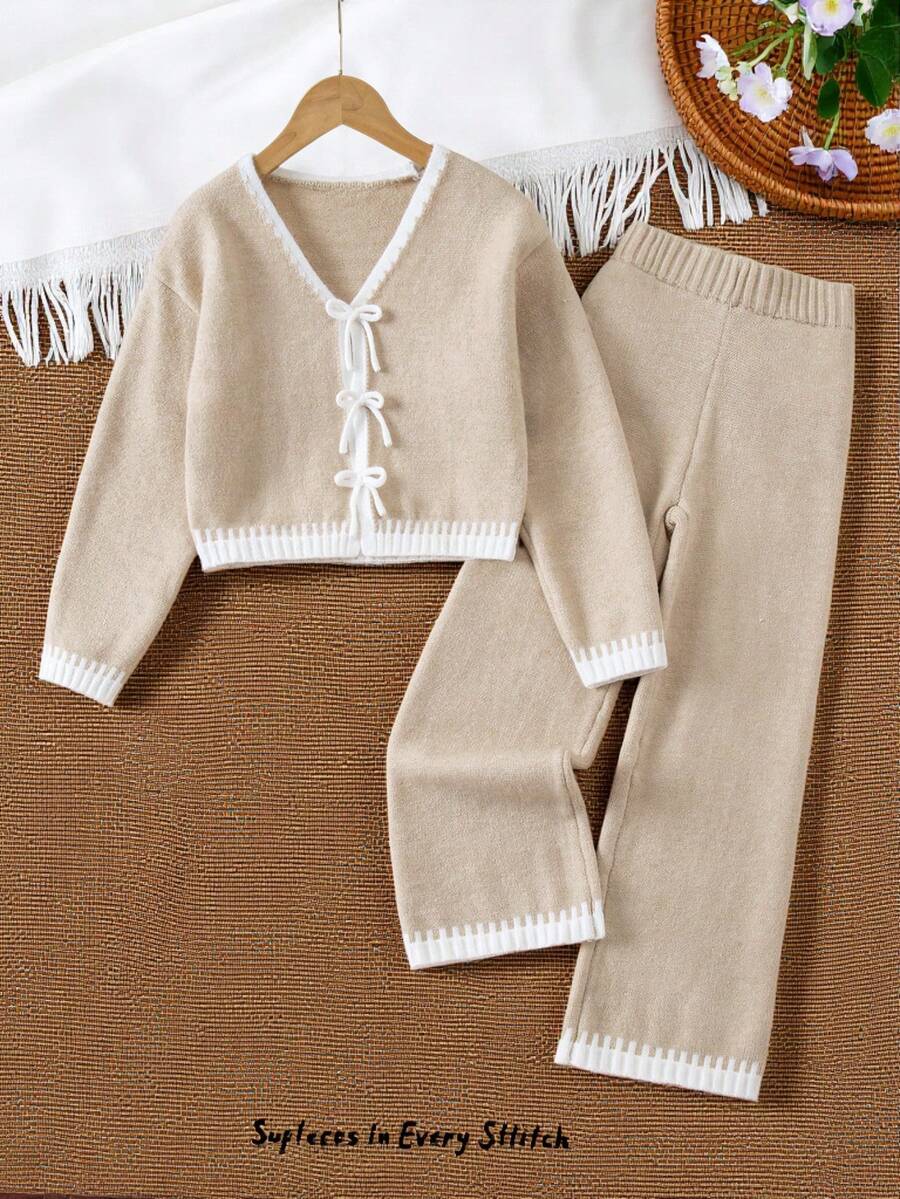 SHEIN Sparklyn 女童时尚简约3D蝴蝶结针织开衫阔腿裤套装，女童手工蝴蝶结针织长袖毛衣，女童毛衣套装，蝴蝶结毛衣，蝴蝶结毛衣，女童蝴蝶结毛衣 - 杏色 - 查看 1